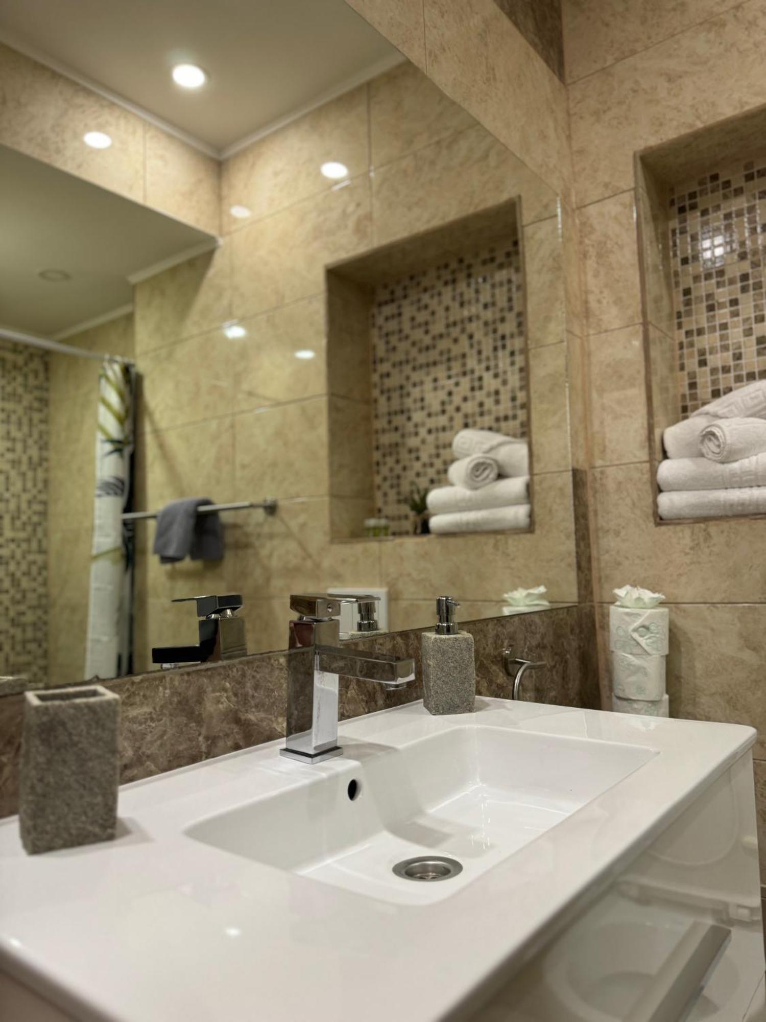 Ada'S Luxury Apartament&Studio - Old City Brasov Bagian luar foto