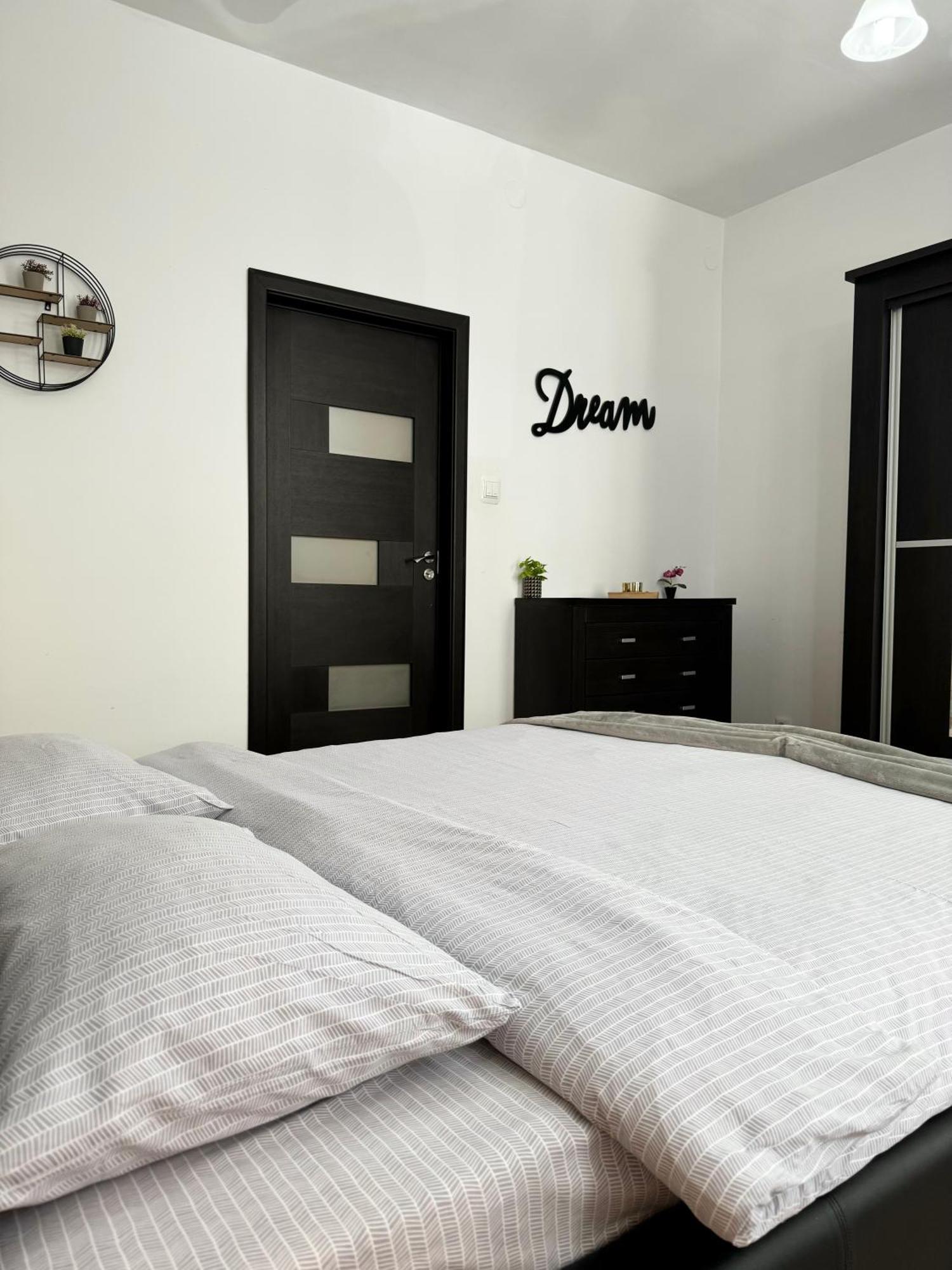 Ada'S Luxury Apartament&Studio - Old City Brasov Bagian luar foto