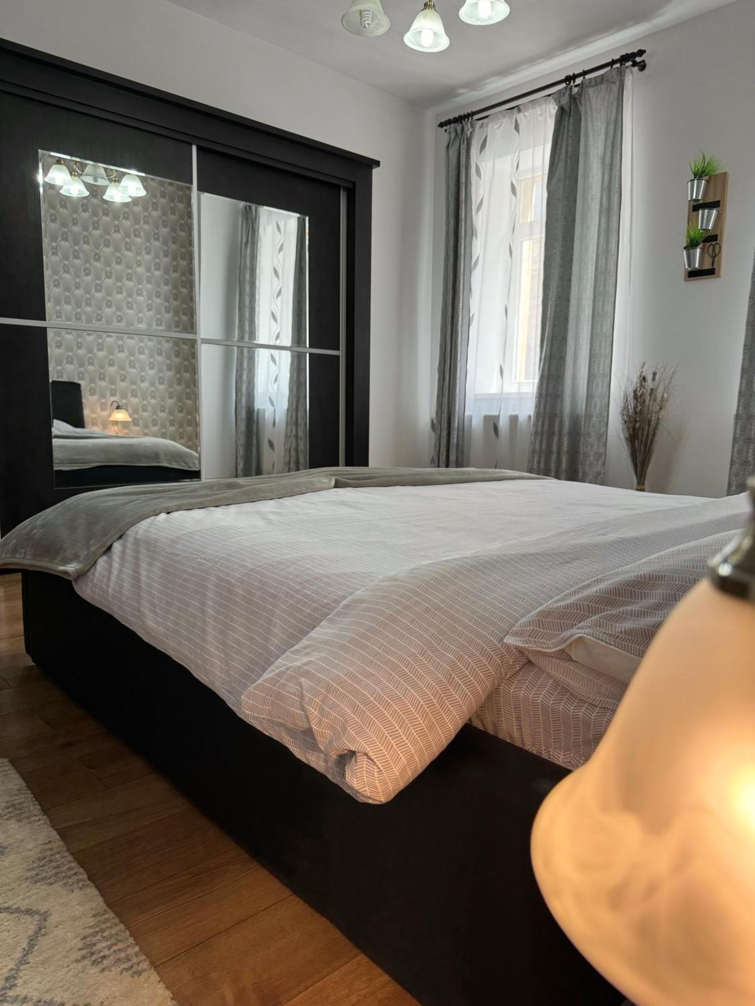 Ada'S Luxury Apartament&Studio - Old City Brasov Bagian luar foto