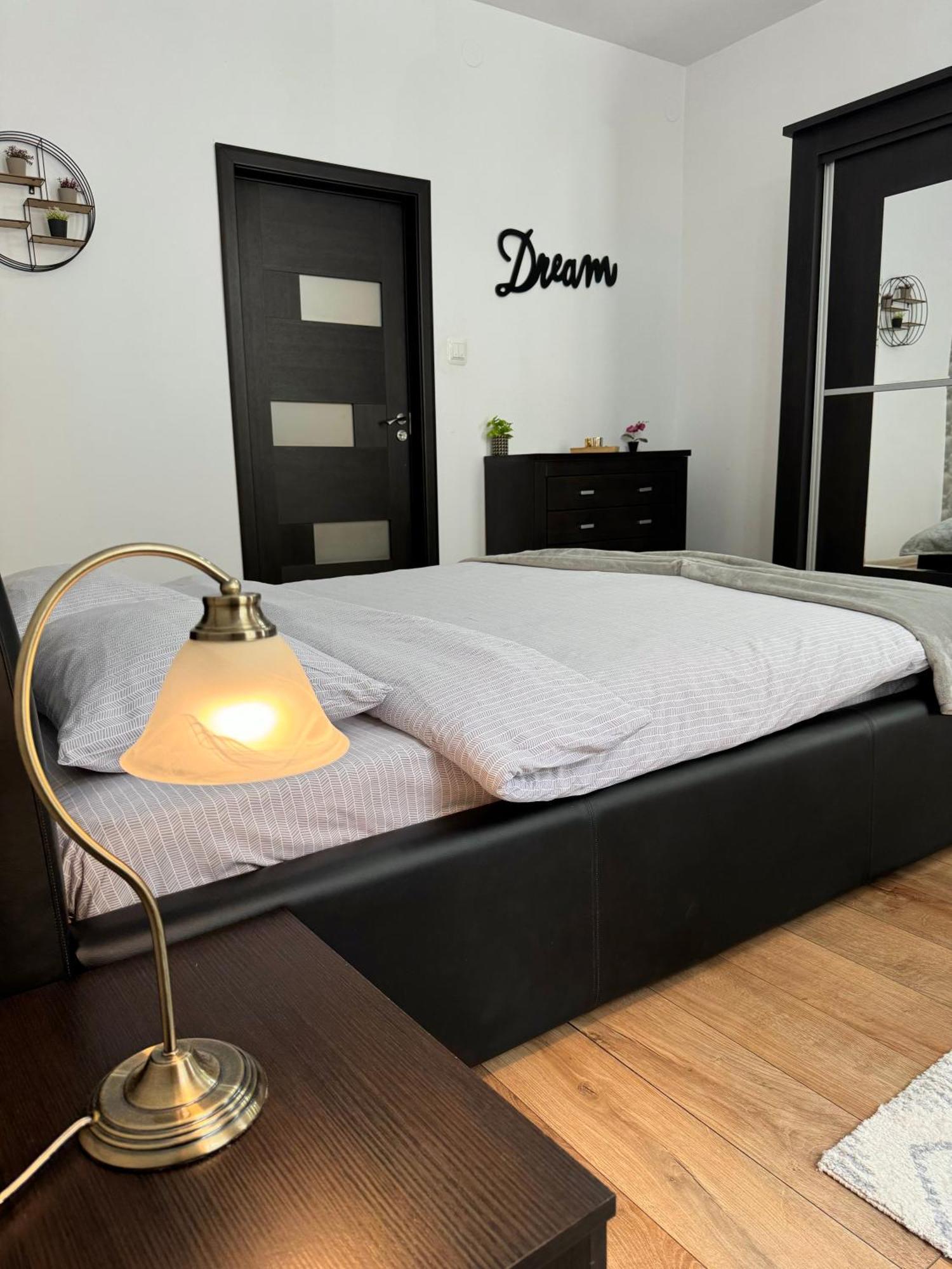 Ada'S Luxury Apartament&Studio - Old City Brasov Bagian luar foto